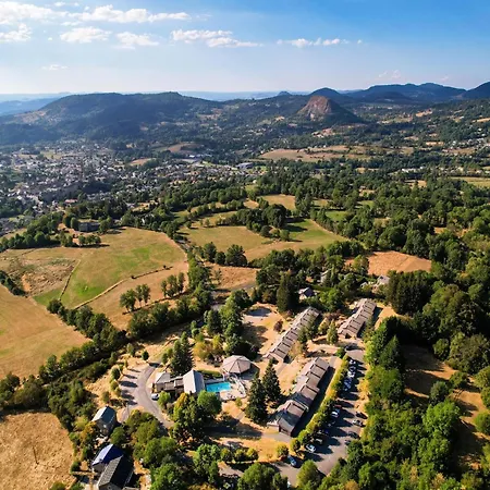 Gite In Saint-Julien Near Scenic Auvergne بيت للعطل